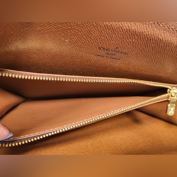 Authentic Louis Vuitton Courcelles shoulder bag - Picture 16 of 16